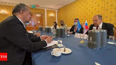 Photo of El jefe de la OMS se reúne con el canciller ruso Lavrov en la cumbre del G20