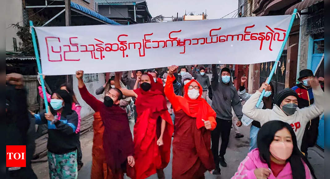 violencia-y-protestas-marcan-aniversario-del-gobierno-del-ejercito-en-myanmar